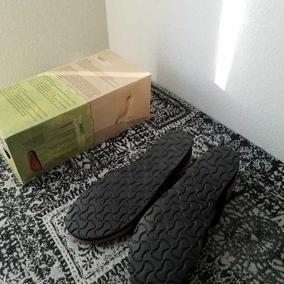 plain white havaianas